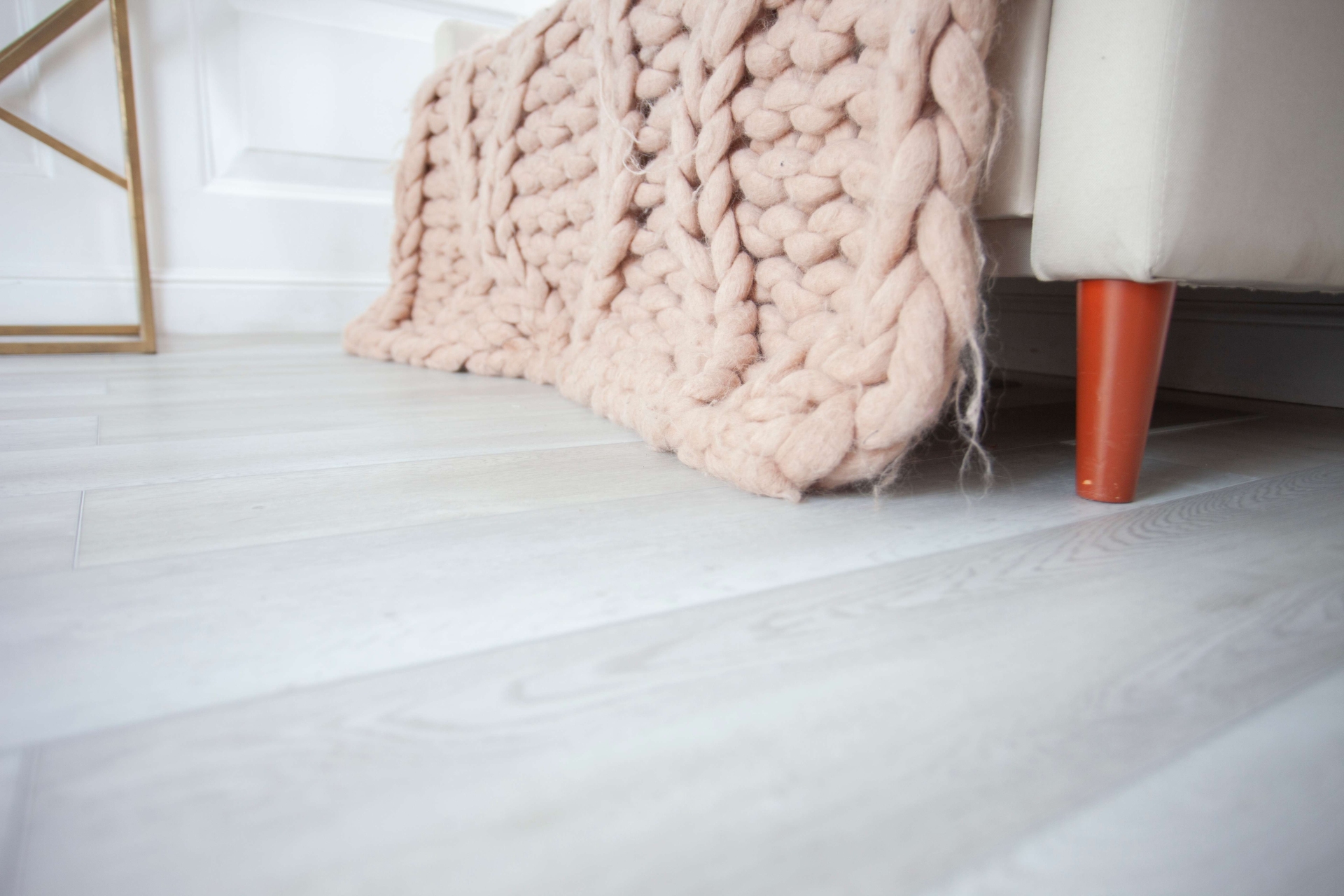 Усовершенствованная кварц-виниловая плитка «Damy Floor» Дуб Зимний (1227*187*2,5 мм) — купить в Саранске