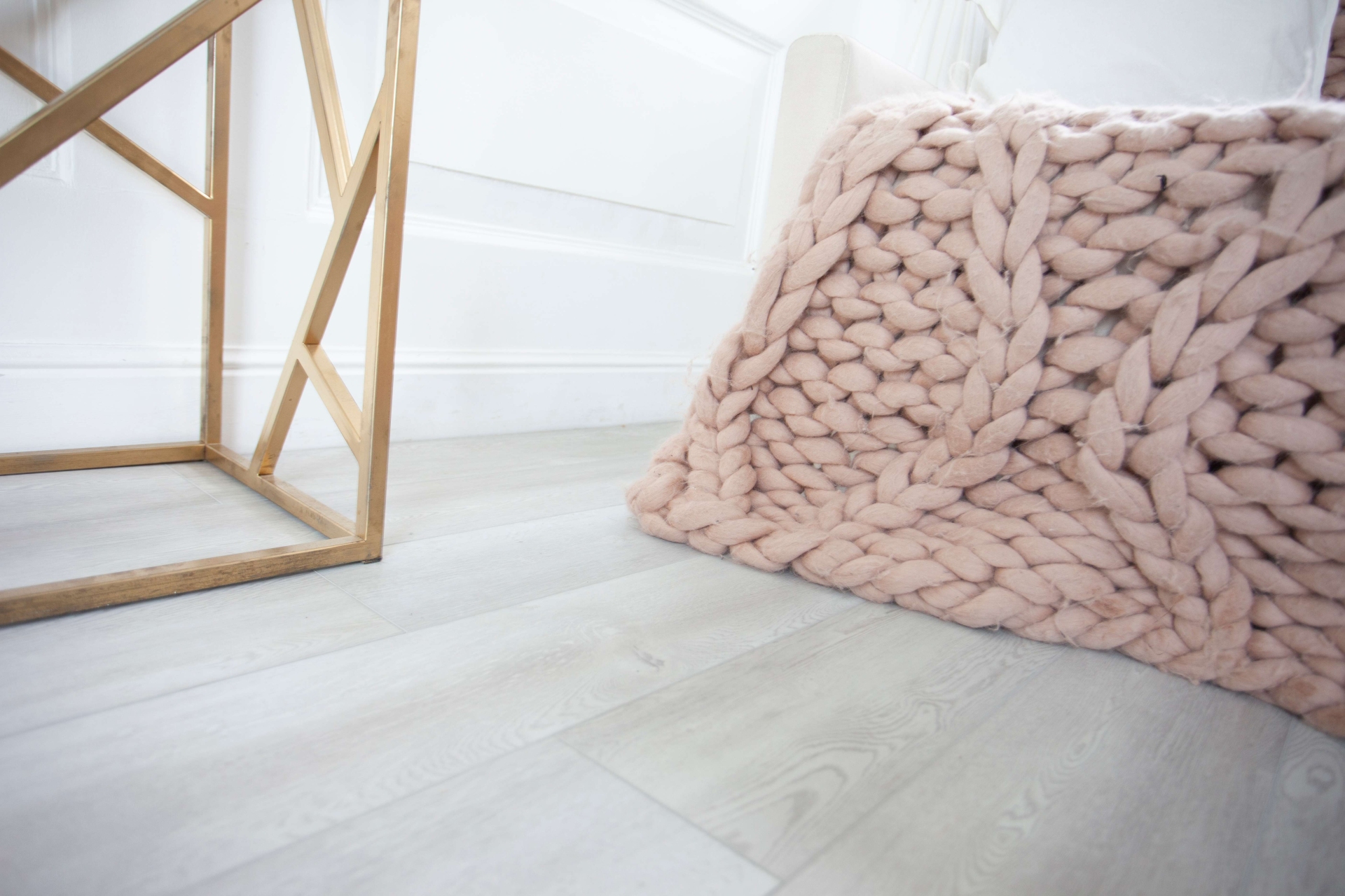 Усовершенствованная кварц-виниловая плитка «Damy Floor» Дуб Зимний (1227*187*2,5 мм) — купить в Саранске